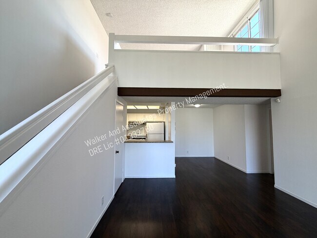 Building Photo - 2406 Village Green
