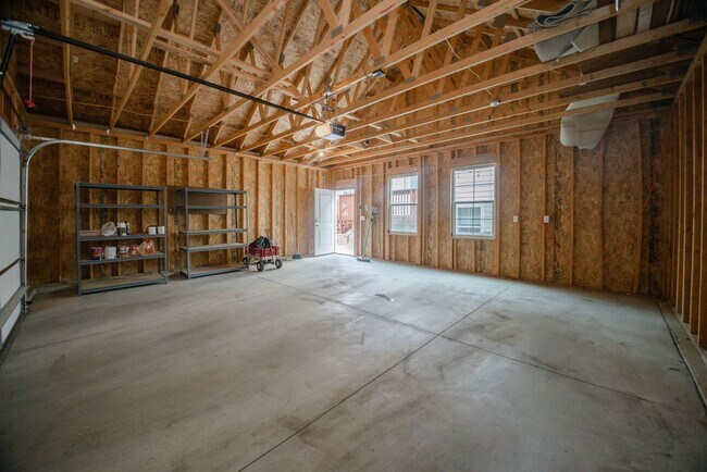 Building Photo - Charming 3-Bedroom Home in the Desirable Bucking Horse Neighborhood!