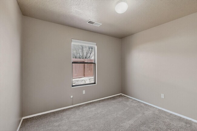 Building Photo - 16 Sheba Pl