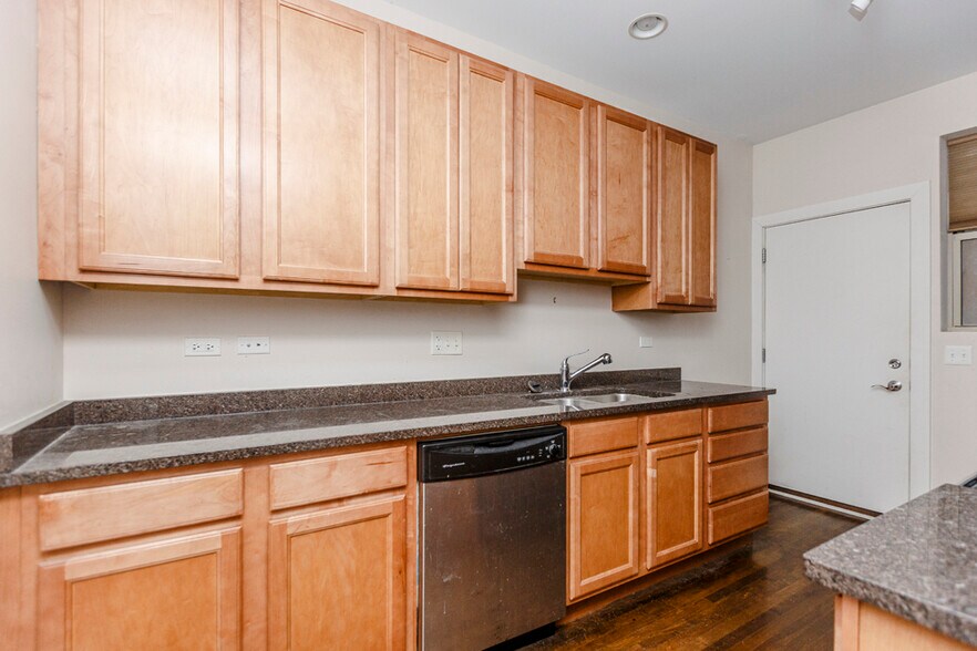 Building Photo - 3453 N Wolcott Ave