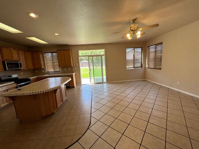 Building Photo - 3716 E Vassar Ct