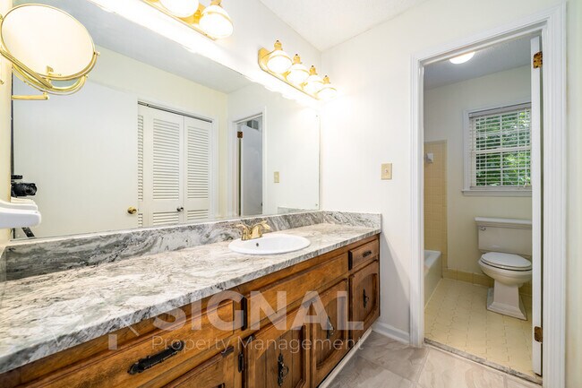 Building Photo - 2245 Tal Heim Dr