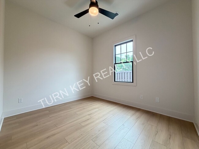 Building Photo - Townhouse for Rent in Hoover