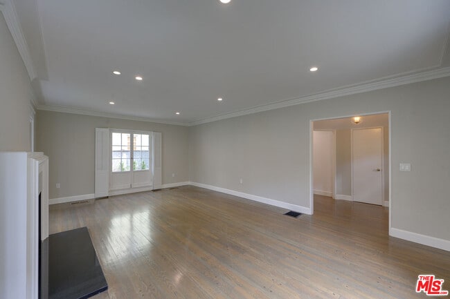 Building Photo - 234 S Spalding Dr