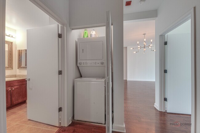 Building Photo - 1235 S Prairie Ave