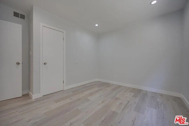 Building Photo - 505 N Alfred St