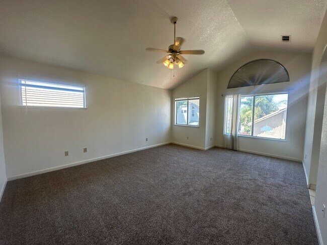 Building Photo - 325 Melbourne Dr