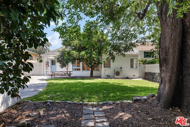 Building Photo - 2091 N Roosevelt Ave