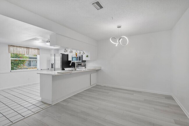 Building Photo - Golf Course Home on Seven Springs Golf and Country Club