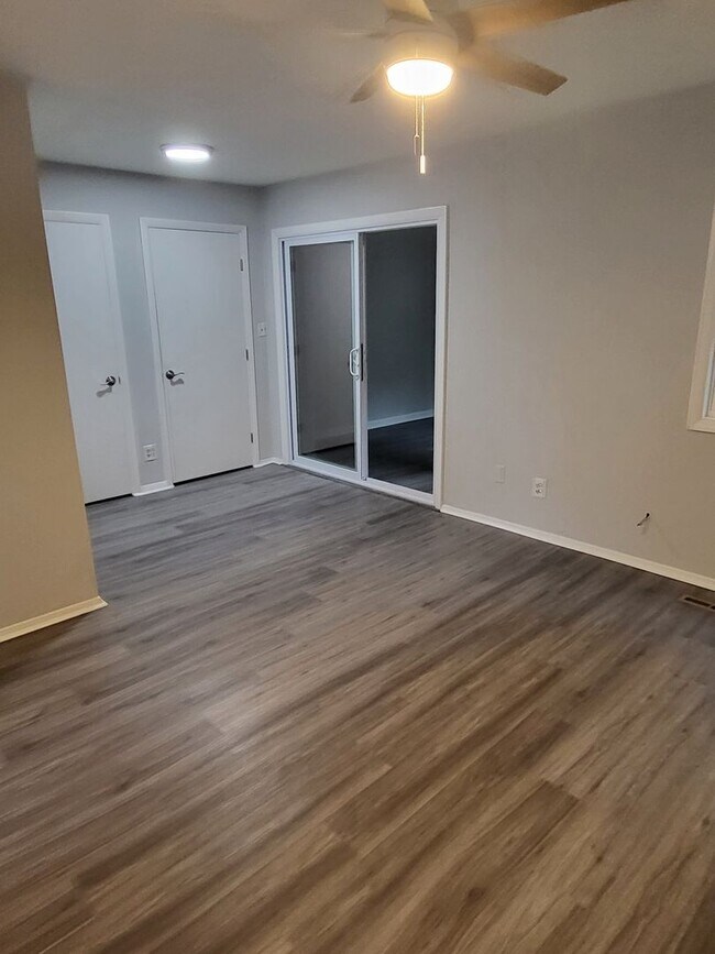Building Photo - WELLINGTON OAKS