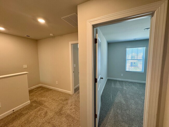 Building Photo - 3BR/2.5BA Townhouse in Monroe