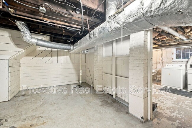 Building Photo - 734 Shirley Ave
