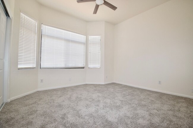Building Photo - Newly remodeled Mesa Home with Community P...