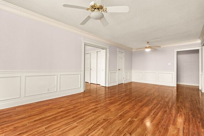 Building Photo - 7701 Wurzbach Rd
