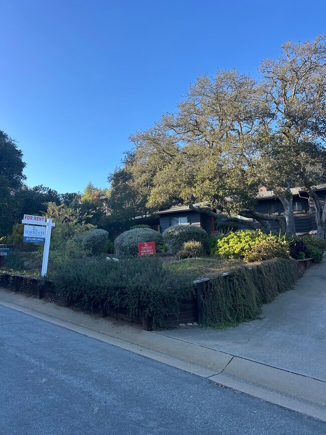 Building Photo - 6845 Lakeview Dr