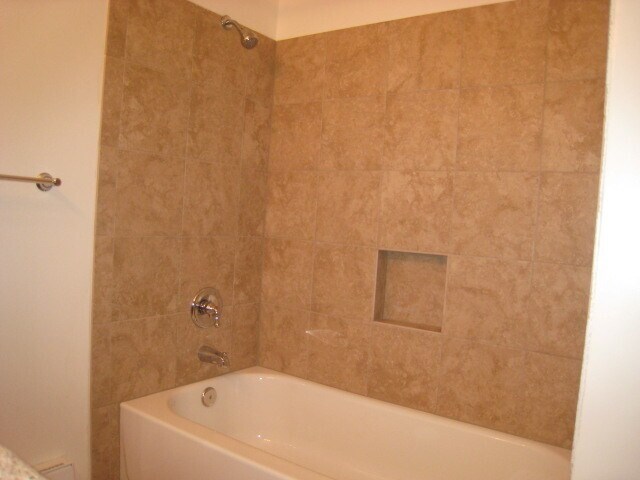 Building Photo - Bright & Updated 1-Bedroom, 1-Bath Unit with Modern Finishes