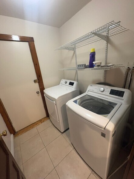 Building Photo - 5 Oakland St