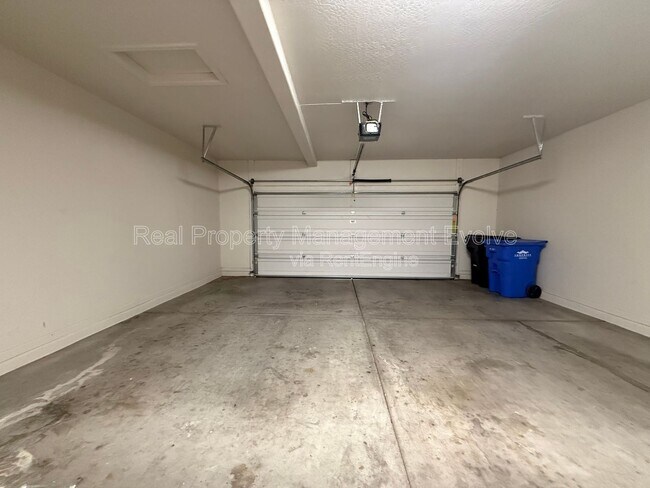 Building Photo - 13327 N 152nd Ave