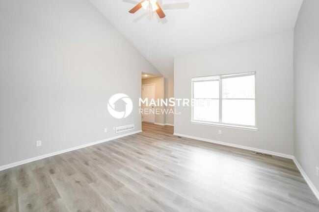 Building Photo - 1016 NE Queens Ct