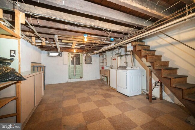 Building Photo - 111 Rosemar St