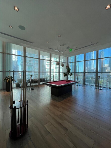 Building Amenity - games room 1 - 1100 S Miami Ave