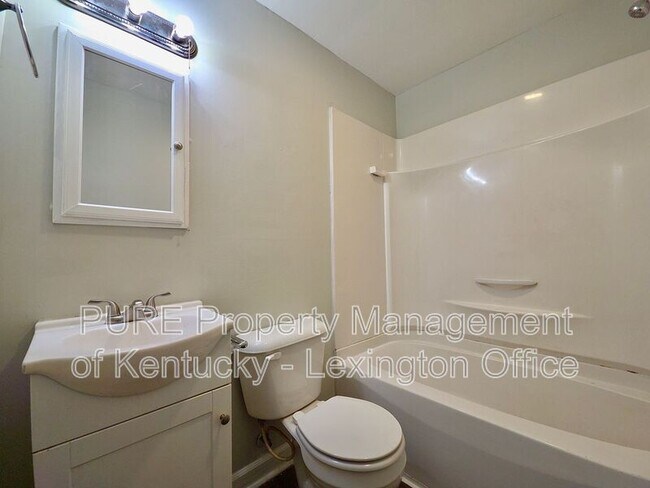 Building Photo - 113 Cummins Dr