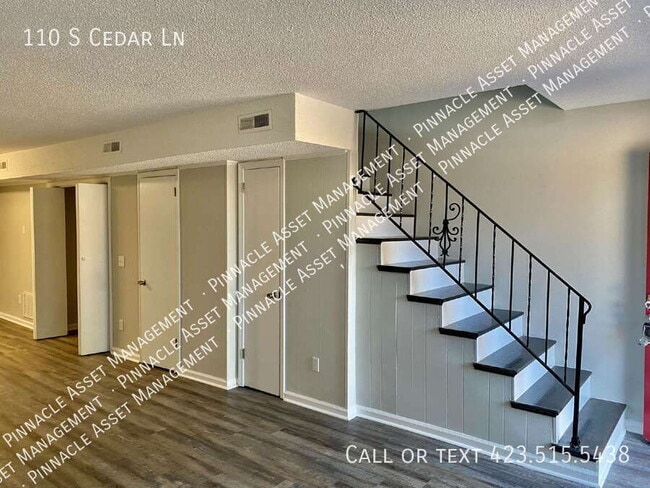 Building Photo - 110 S Cedar Ln