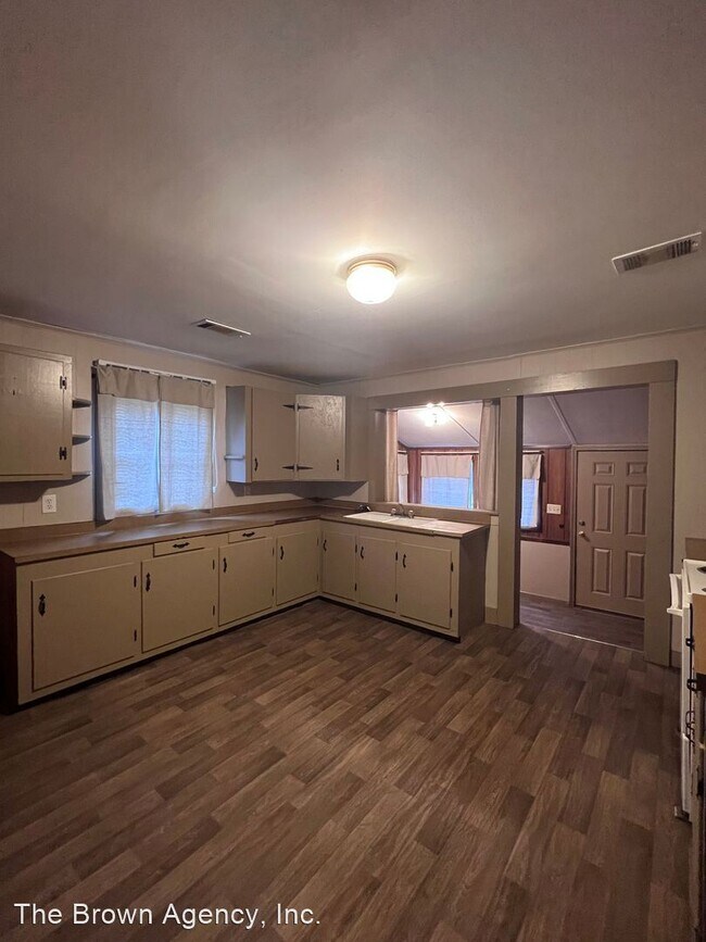 Building Photo - 2 br, 1 bath House - 1215 Connection Rd