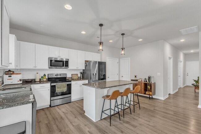 Building Photo - Spacious 3-Bedroom Home for Rent in Knight...