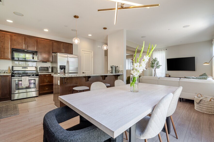 Building Photo - 12017 Rock Creek Ct