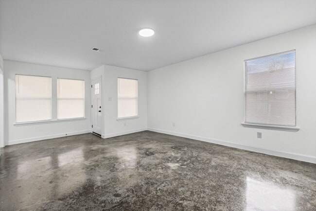 Building Photo - 1422 Rozelle St