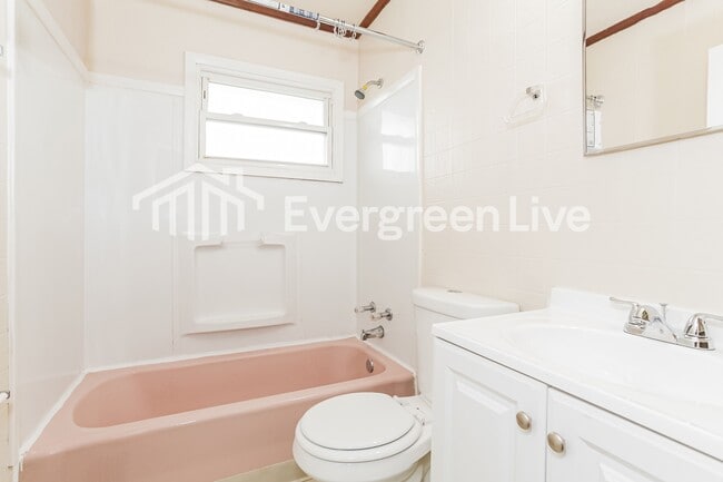 Building Photo - 2660 Wenning Rd