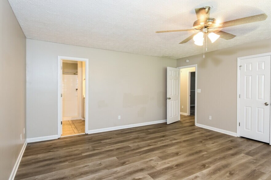 Building Photo - 4936 Condor Pl NE