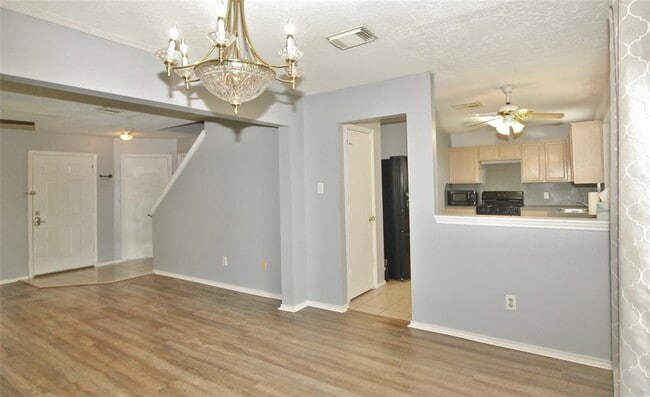 Building Photo - 1804 Elm Shadow Dr