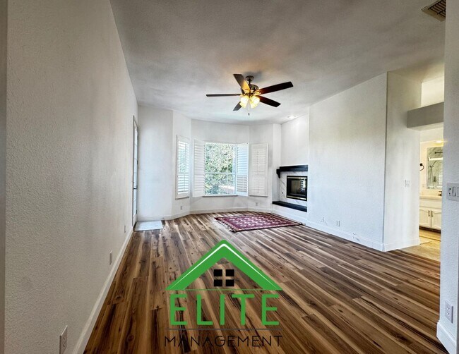 Building Photo - **Stunning Custom Home with Solar and Pool...