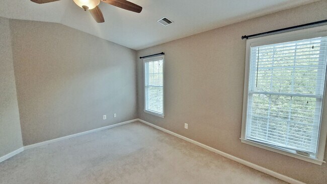 Building Photo - 3 Bed / 2-1/2 Bath Single Family Townhome with 1-Car Garage