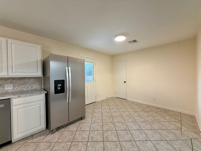 Building Photo - Completely Renovated 3BR / 2BA House | Midway ISD