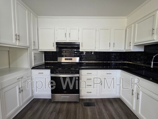 Building Photo - 16 Hum Rd