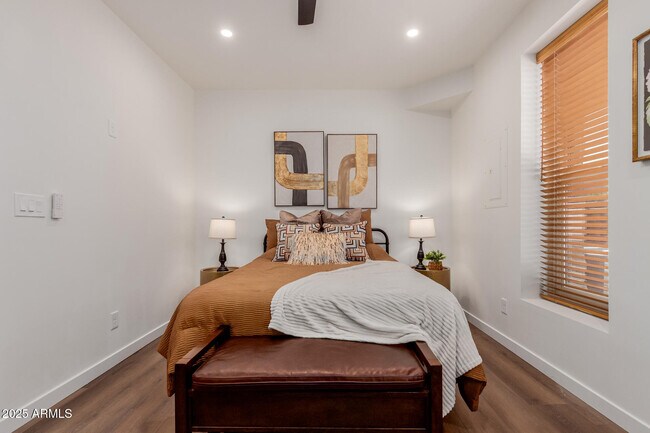 Building Photo - 12005 N Panorama Dr