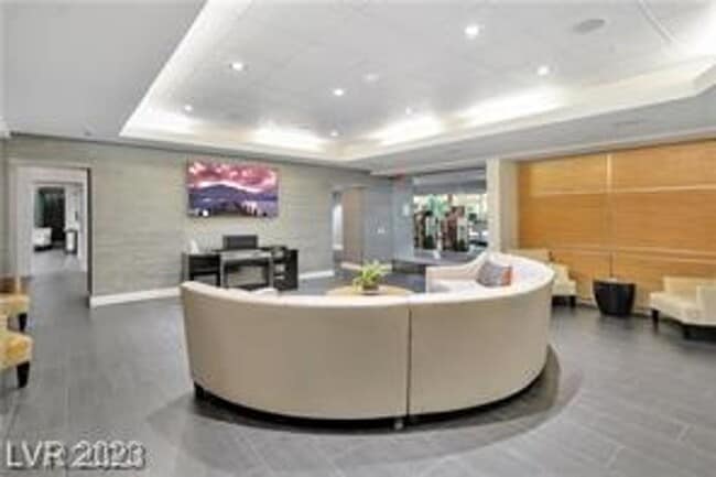 Building Photo - Allure Stunner!