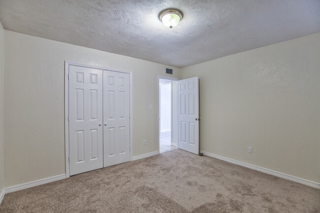Building Photo - 2454 Wren Hollow Dr
