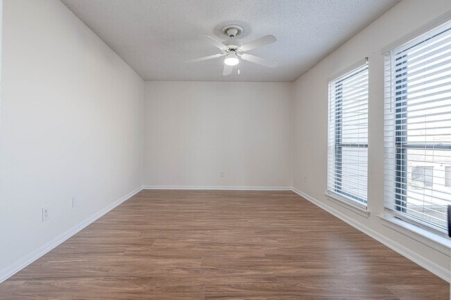 Building Photo - 2277 S Kirkwood Rd