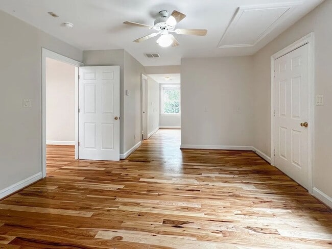 Building Photo - Secluded Near West End 5 bedroom