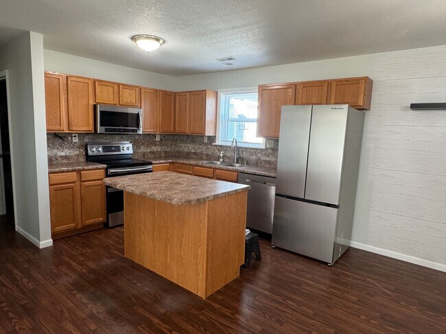 Building Photo - One Level Living - Single Family Home in South Columbia 4BD/2BA