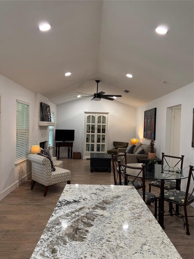 Building Photo - 106 S Mt Rushmore Dr