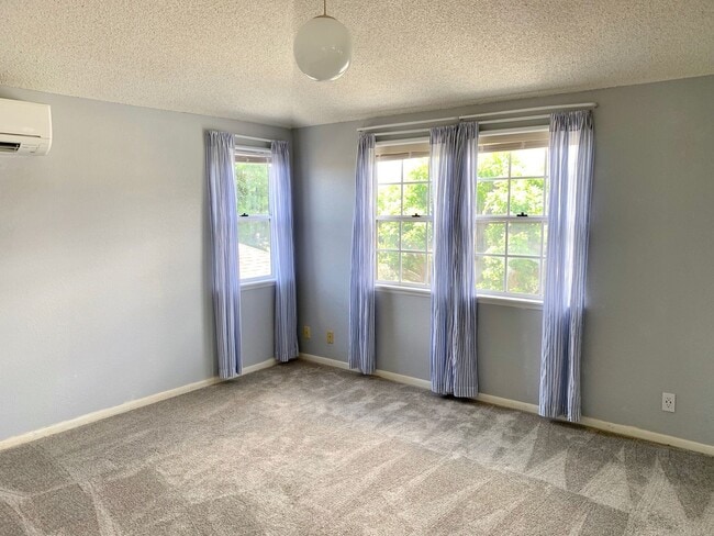 Building Photo - Stunning 3-bedroom and 3-bathroom Home (Ka...