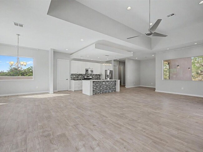 Building Photo - 10053 N Alder Spring Dr