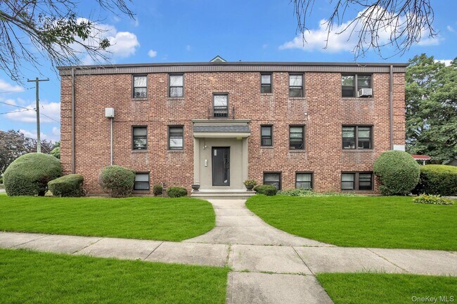 Building Photo - 6 Brown Ave