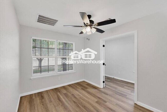 Building Photo - Haslet New Listing Completely Refreshed