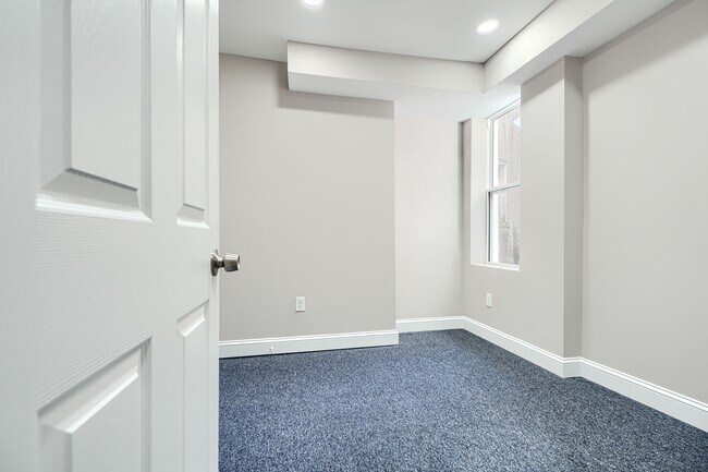 Building Photo - Homewood